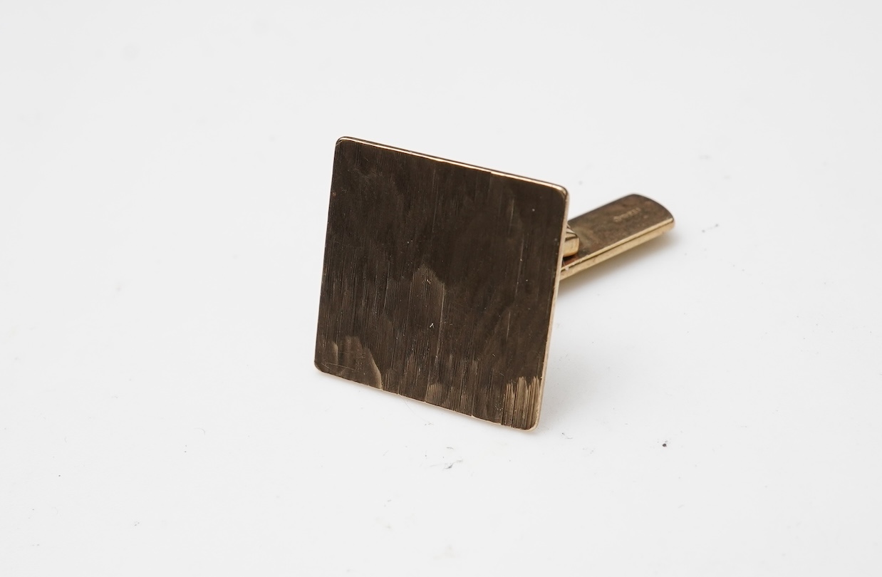 Two pairs of gold cufflinks